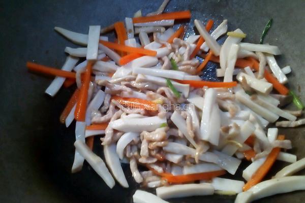 “乐享陶瓷”杏鲍菇炒肉丝的做法图解4