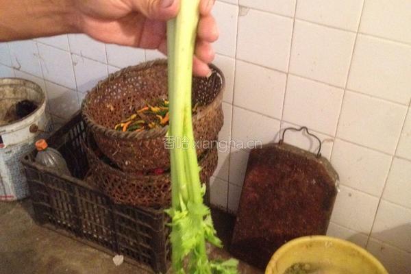 芹菜香干炒肉！的做法图解3