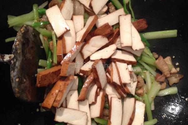 芹菜香干炒肉！的做法图解9