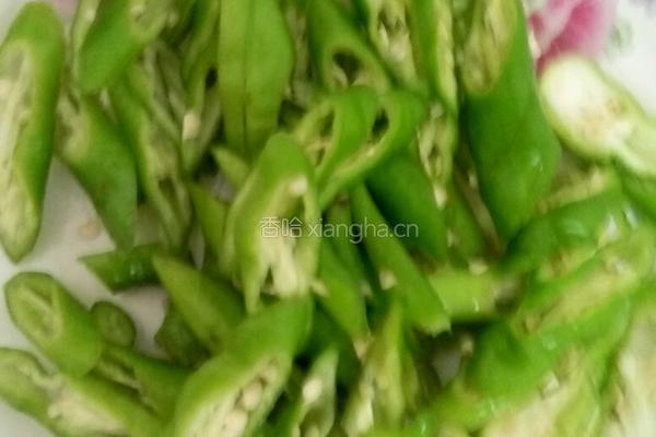 青椒炒牛肉饼的做法图解2