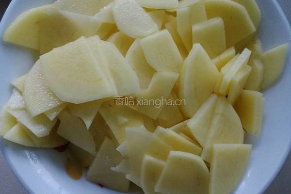 扫帚蘑炒土豆片的做法图解3