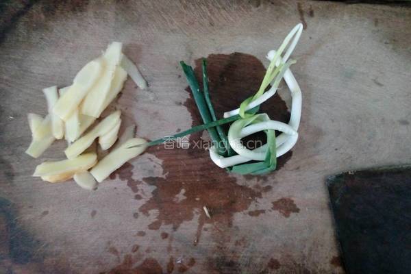 鲫鱼豆腐汤的做法图解3