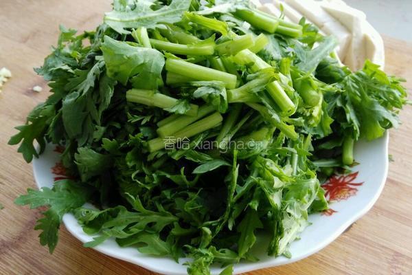 椒香茼蒿豆腐的做法图解4