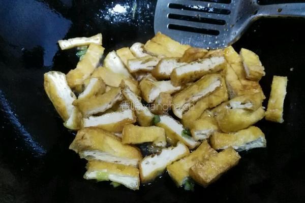 椒香茼蒿豆腐的做法图解6