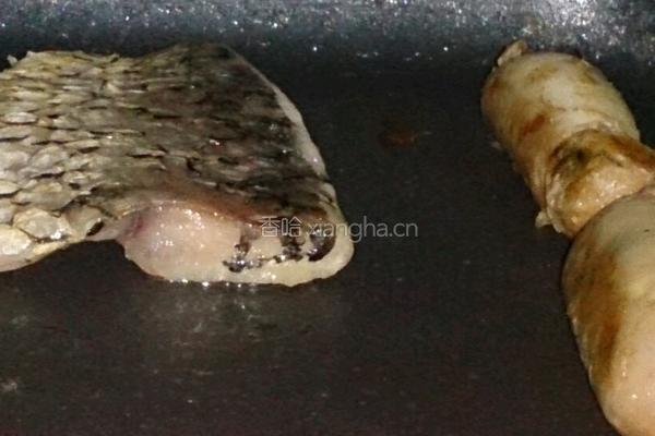穆氏煎鱼肉泥膘肠(搭剔骨胡椒鱼排)的做法图解8