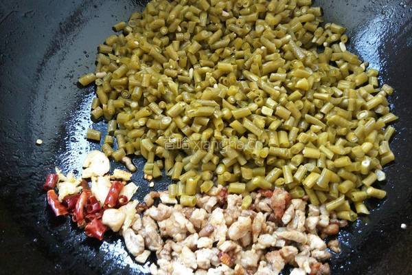 肉沫炒酸豆角的做法图解7