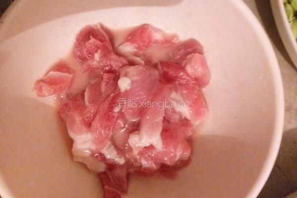秋葵炒肉的做法图解2
