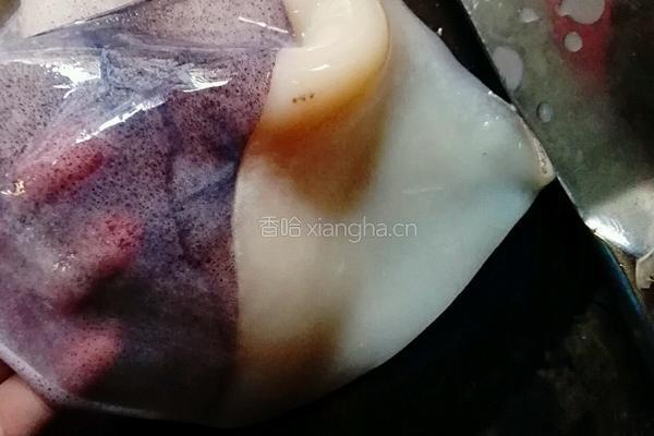 辣椒炒鱿鱼的做法图解4