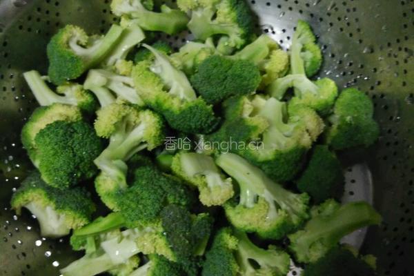 蒜蓉西兰花的做法图解1