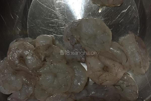 京葱虾仁的做法图解1