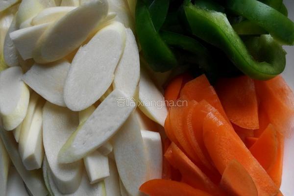 茭白炒肉的做法图解2