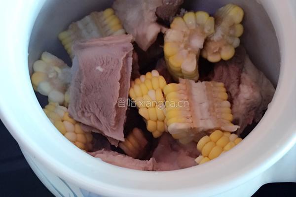 老火汤（扇骨玉米胡萝卜）的做法图解3