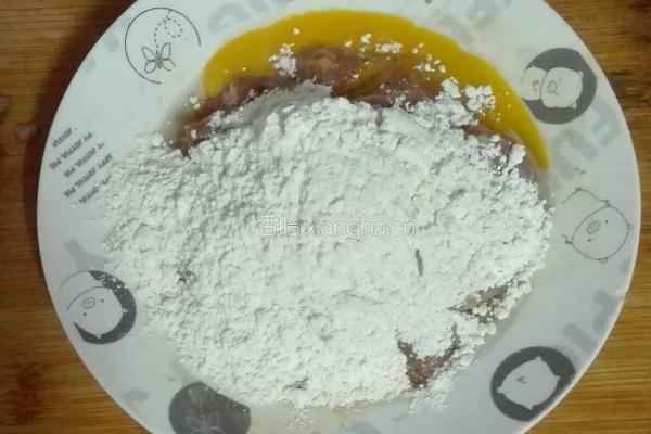 糖醋咕噜肉的做法图解2