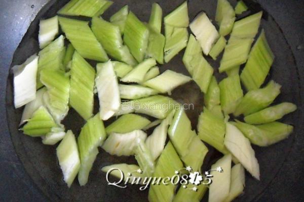 凉拌芹菜花生米的做法图解5