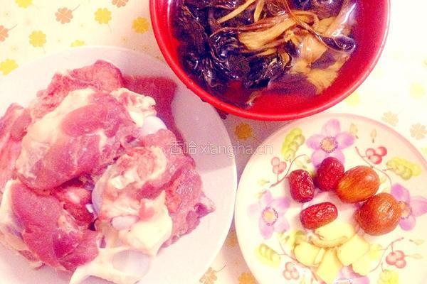 菜干猪骨老火汤的做法图解1