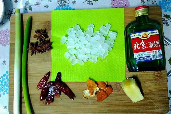 梅菜扣肉的做法图解1