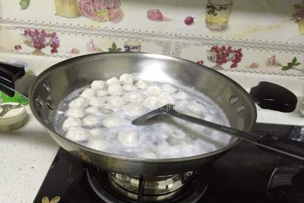番茄酱蘸鱼丸的做法图解12