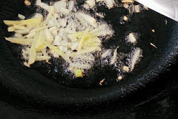 韭菜炒小河虾的做法图解2