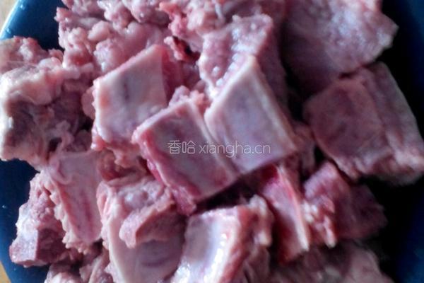 家庭排骨玉米的做法图解1