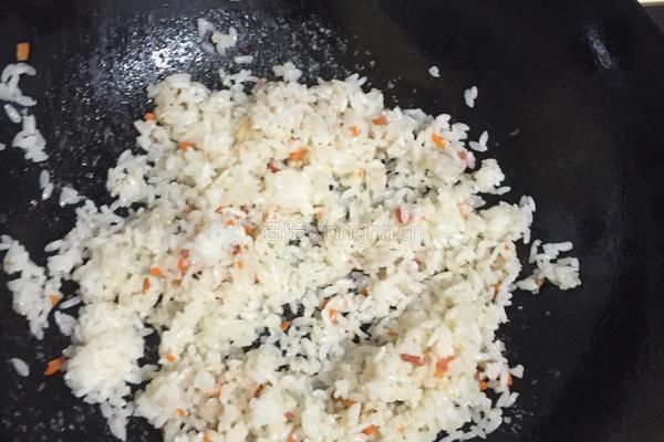 什锦酱油炒饭的做法图解4