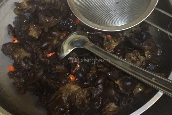 凉拌东北云耳的做法图解3