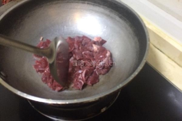 酸辣牛肉的做法图解1