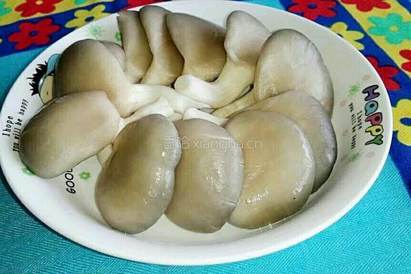 虾干蘑菇汤的做法图解3