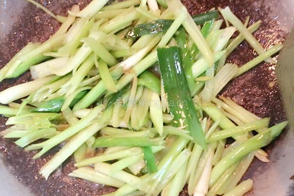 芹菜蒜苗炒猪肝的做法图解6