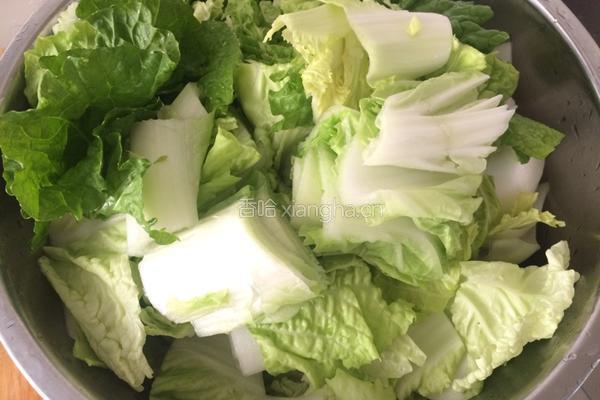 五花肉白菜炖干豆腐的做法图解2
