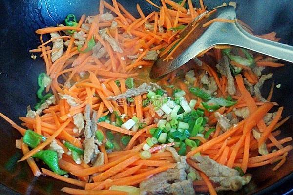 胡萝卜炒肉丝的做法图解8