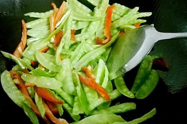 双椒腊肠炒荷兰豆的做法图解3