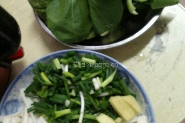 ，鲜虾骨头杂锦拉面的做法图解3
