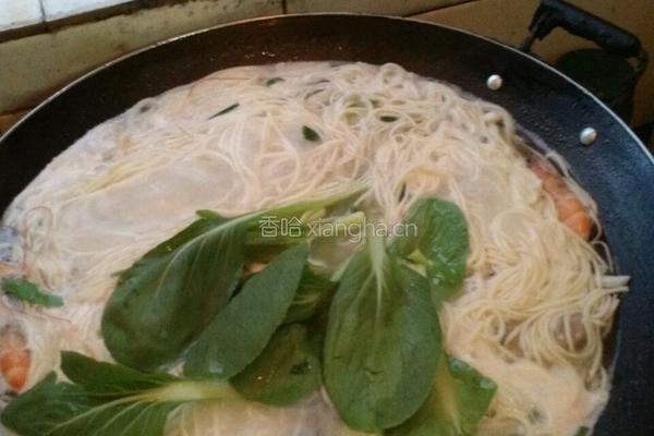 ，鲜虾骨头杂锦拉面的做法图解9