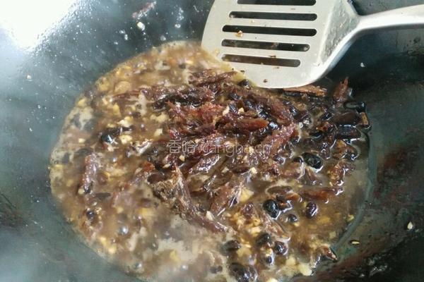 豆豉鲮鱼油麦菜的做法图解3