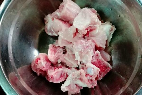 排骨蒸豆腐的做法图解1