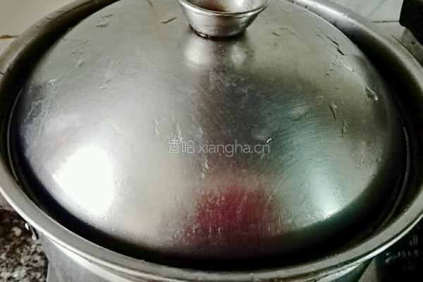 板栗莲藕煲猪脚的做法图解7