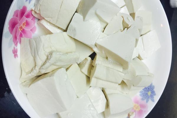娩鱼头豆腐汤的做法图解3