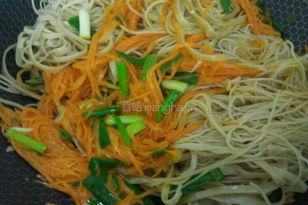 炒面线<长寿面>的做法图解6