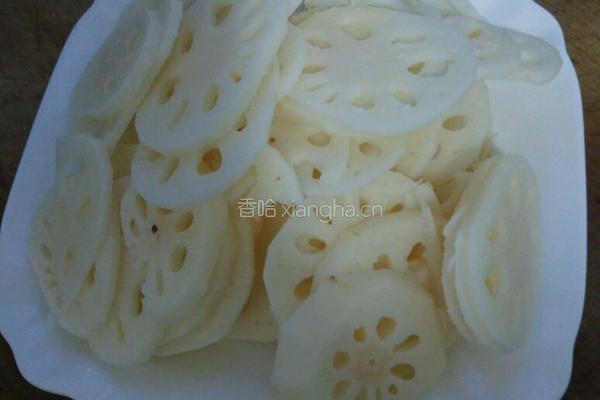 甜汁藕片的做法图解2