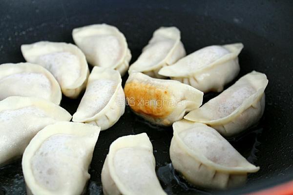 抱蛋煎饺的做法图解3