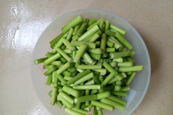 蒜苔炒鸡蛋瘦肉火龙果的做法图解4