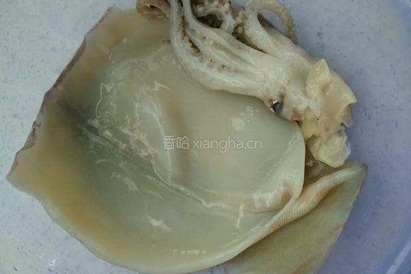 香辣鱿鱼圈的做法图解1