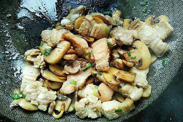 蘑菇炒肉的做法图解14