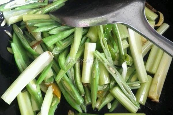 芹菜豆角小炒肉的做法图解3
