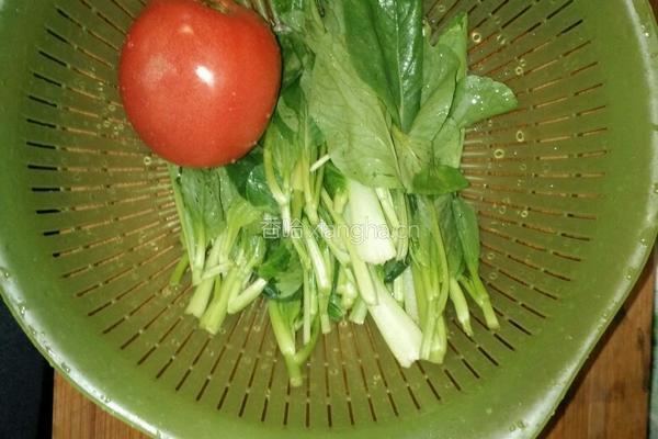 西红柿鸡蛋面片的做法图解1