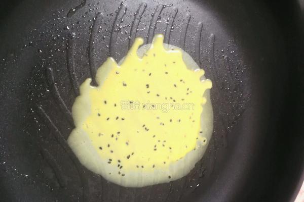 平底锅脆皮蛋卷的做法图解4