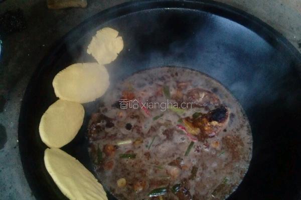 大铁锅贴饽饽熬鱼?