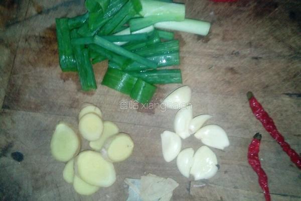 大铁锅贴饽饽熬鱼?的做法图解2