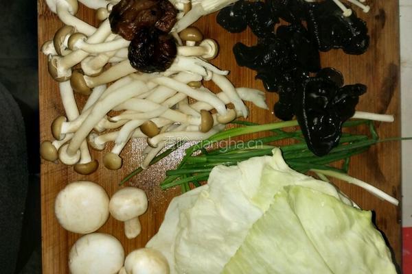 菌菇水饺的做法图解1