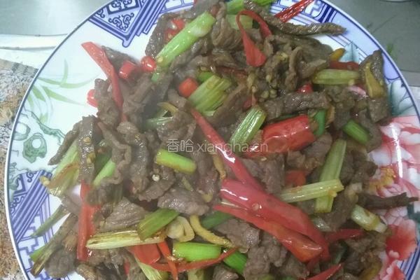 大蒜香芹炒牛肉